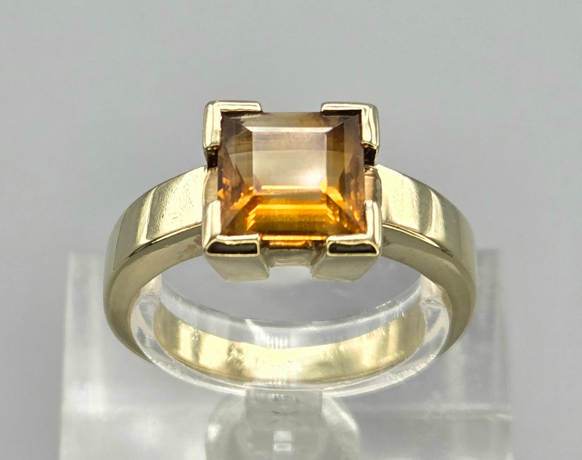 Vintage ring met edelsteen citrien. 2026/382