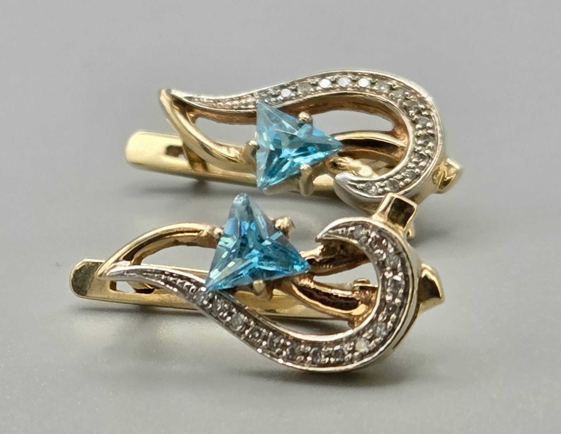 Gouden vintage oorbellen aquamarijn en diamant. 2026/407