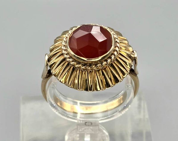 Vintage ring met edelsteen carneool. 2026/419