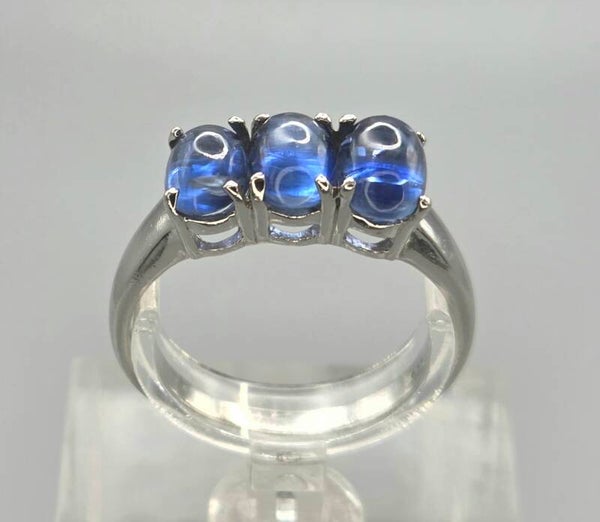Vintage ring met edelsteen saffier. 2026/443
