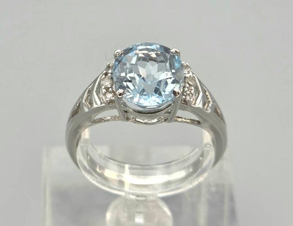 Vintage ring met edelstenen licht blauwe saffier en witte topaas. 2026/424