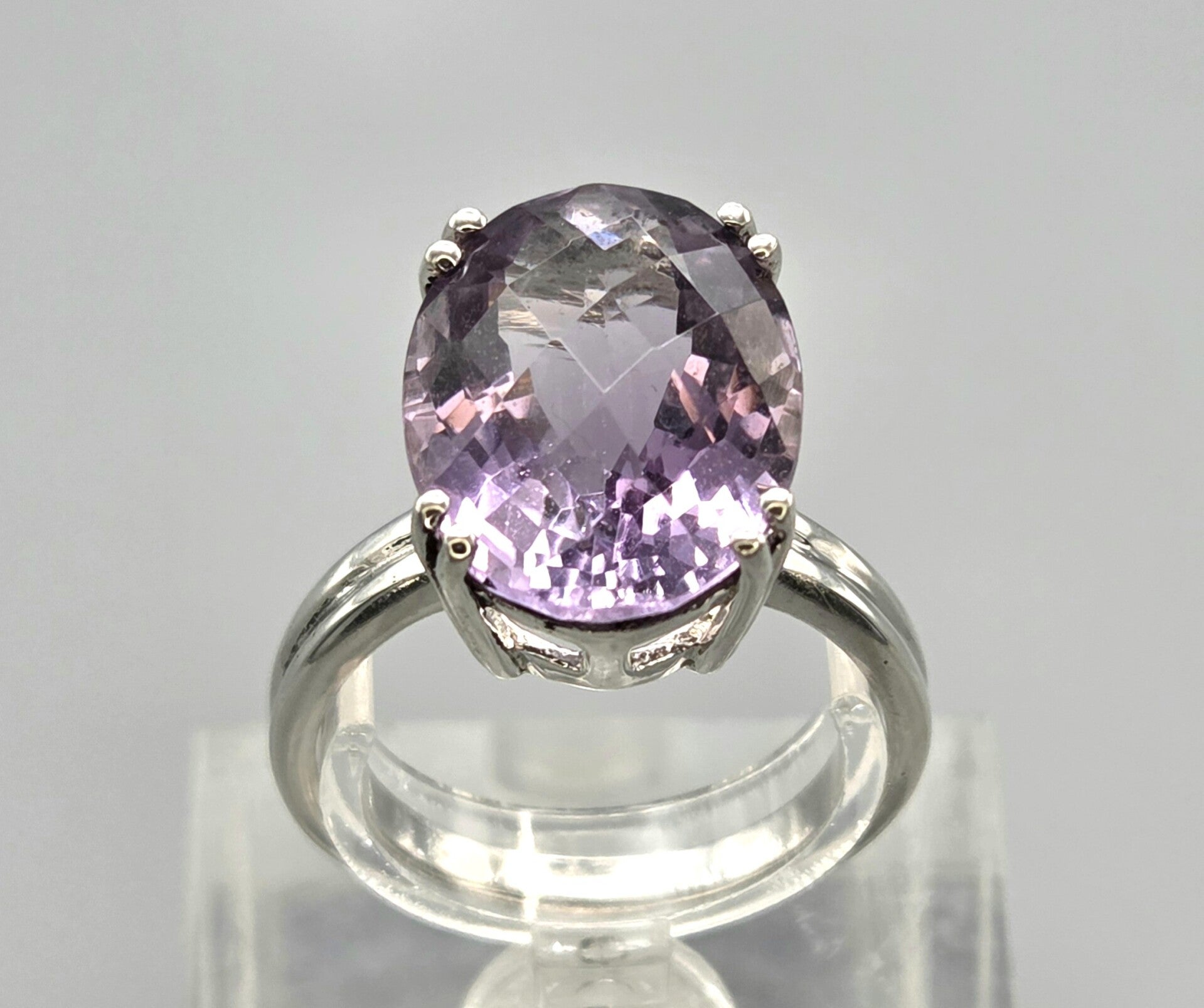 Vintage ring met edelsteen amethist. 2026/452