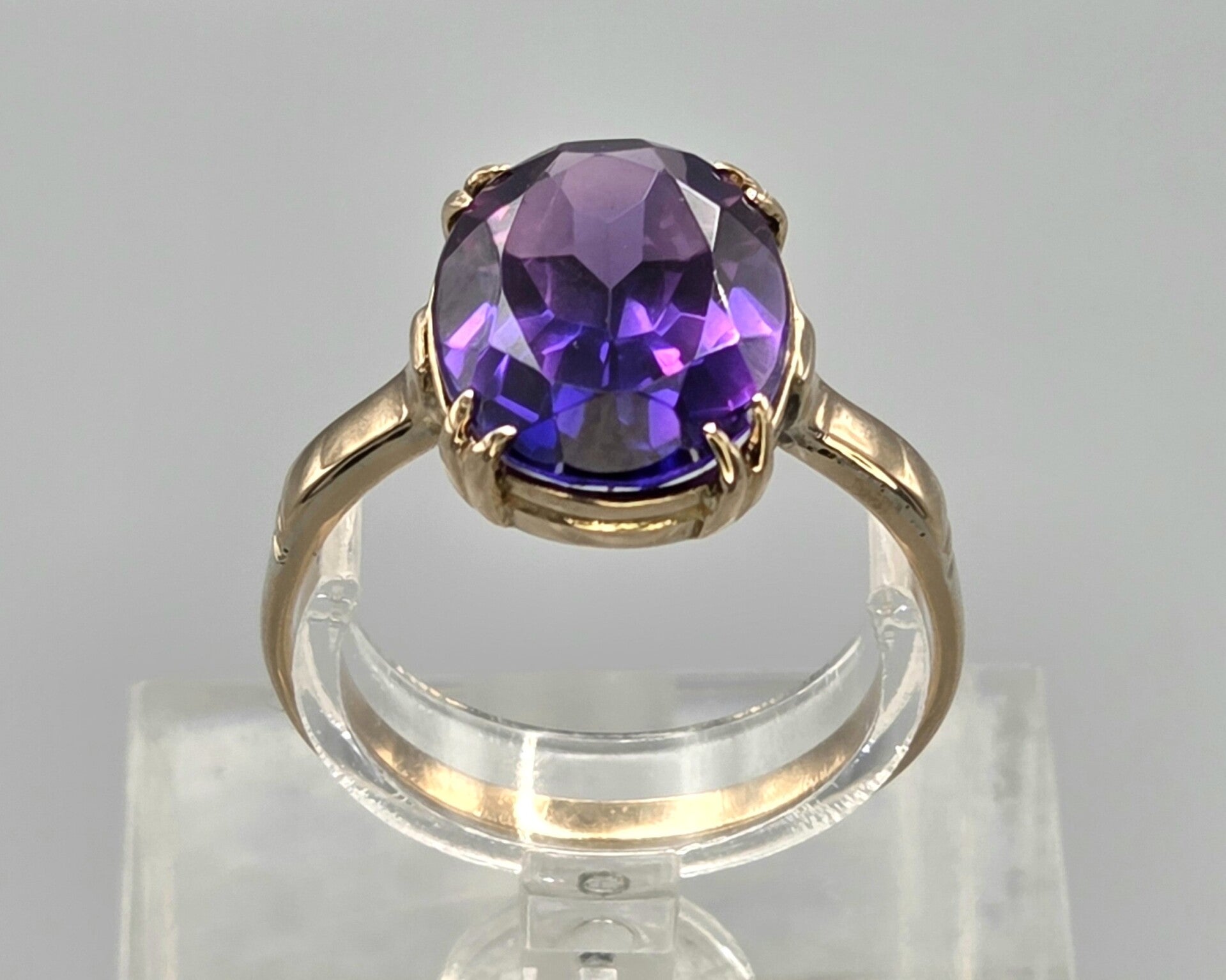 Vintage ring met edelsteen kunziet. 2026/436.