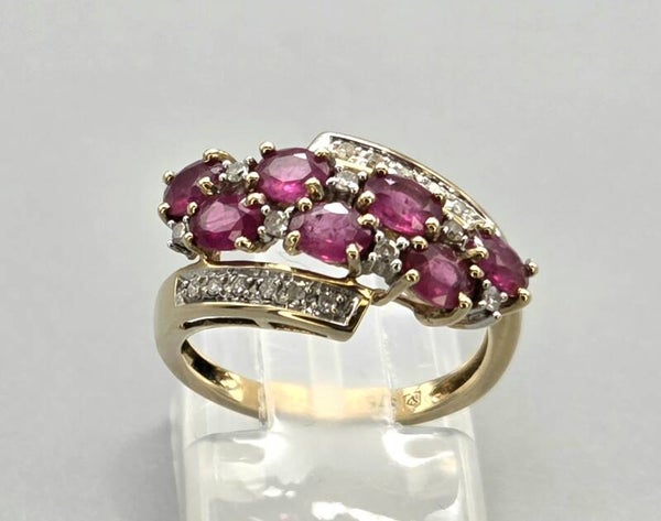 Vintage ring met edelsteen robijn en diamant.  2026/442