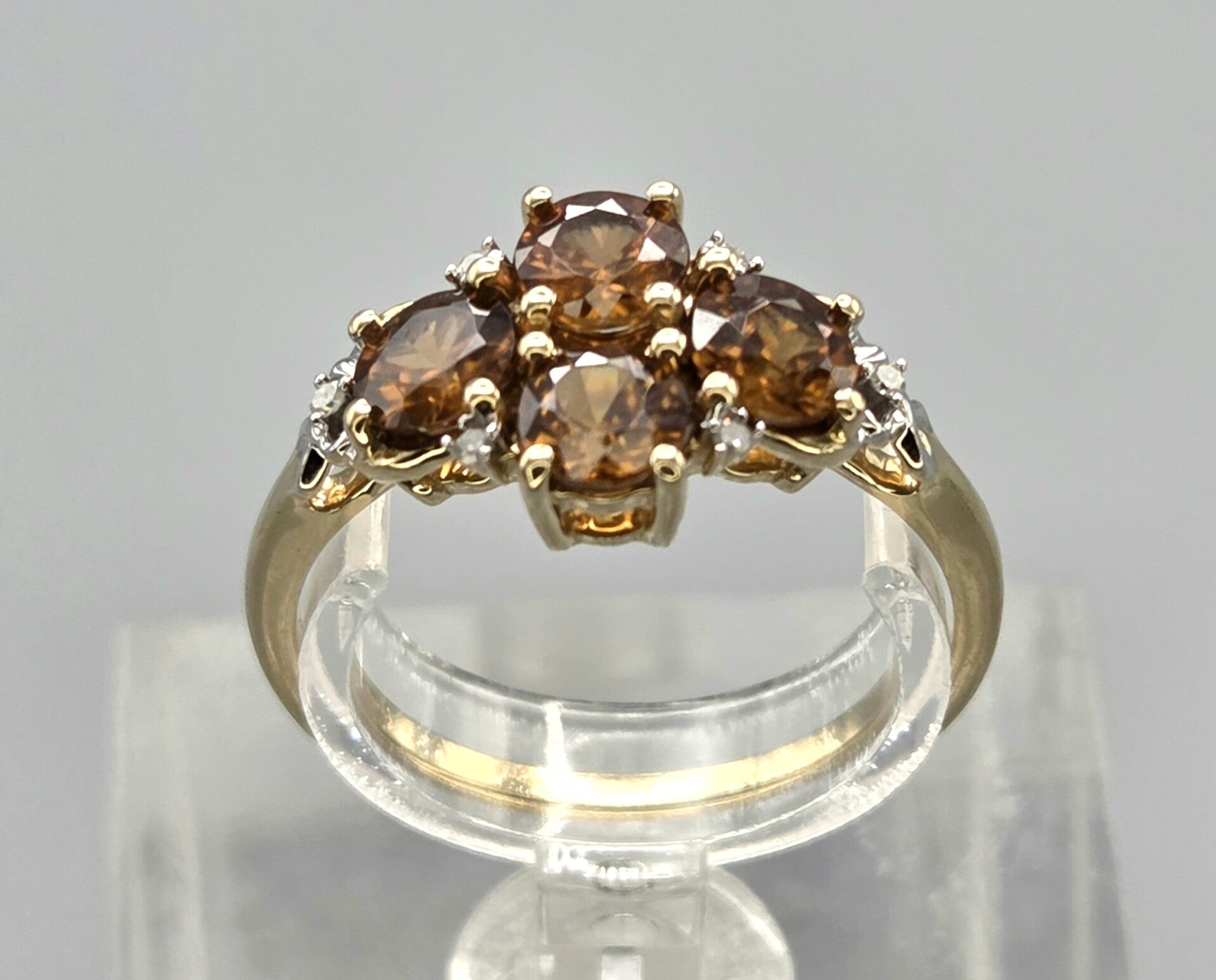 Vintage ring met edelsteen oranje gele saffier en diamant. 2026/440