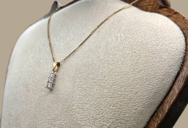 Vintage bi-color hanger met diamanten. Ca: 0.25 ct. 2026/453