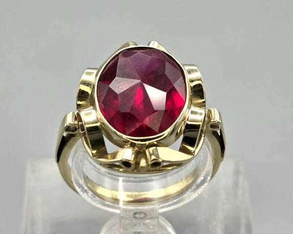 Vintage ring met edelsteen robijn. 2026/458