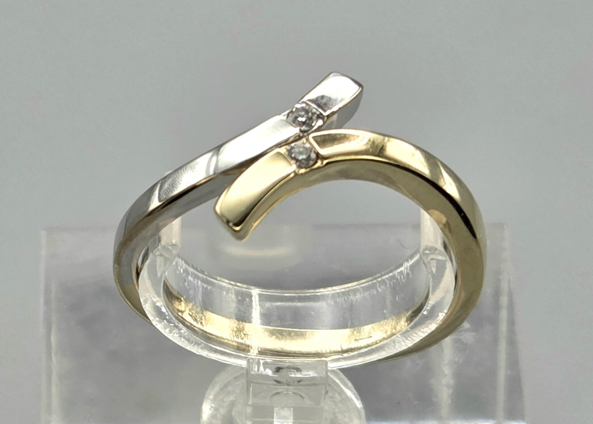 Vintage bi-color design ring met diamanten Ca: 0.04 ct. 2026/448