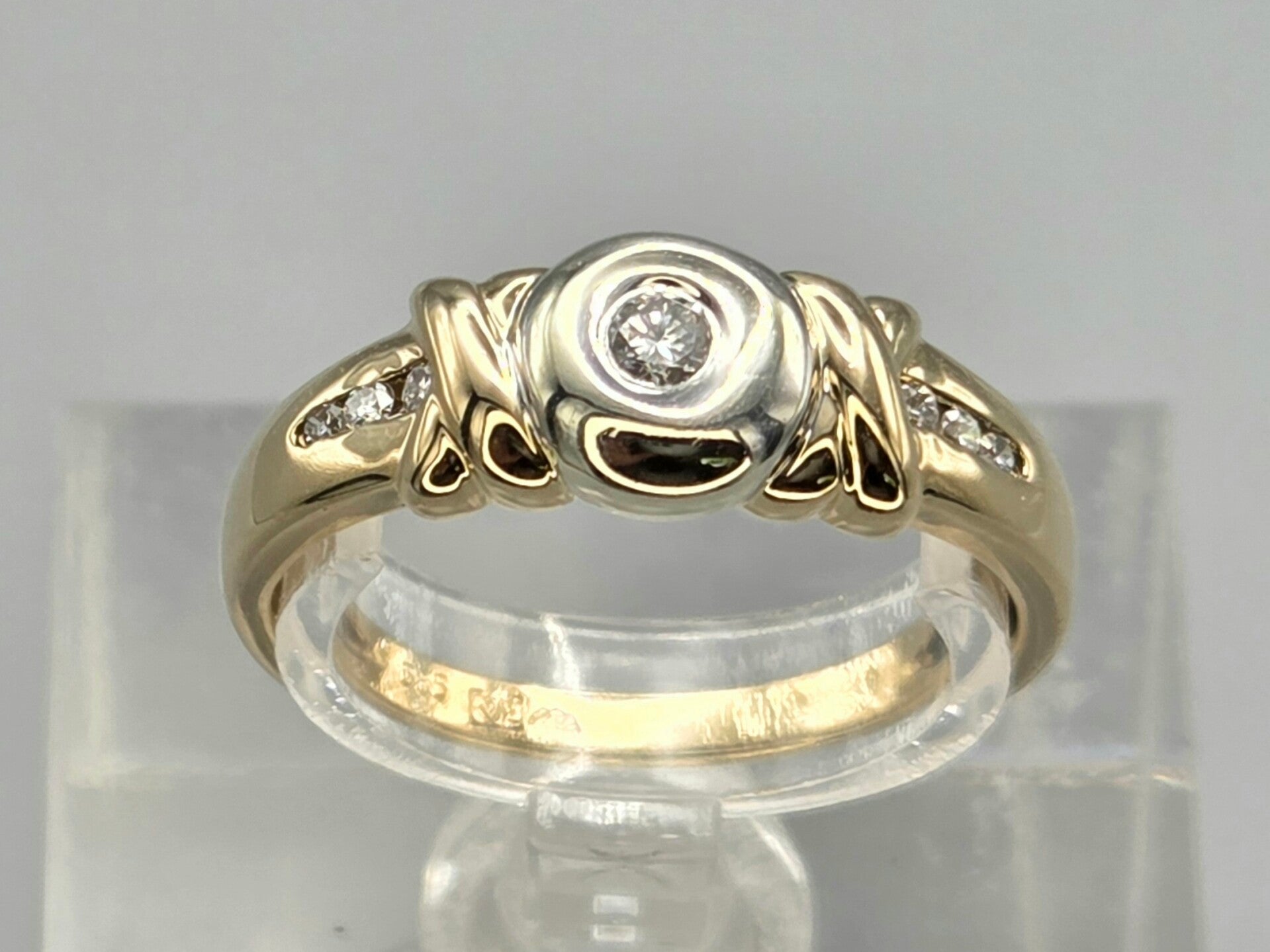Vintage bi-color design ring met diamanten Ca: 0.12 ct. 2026/456