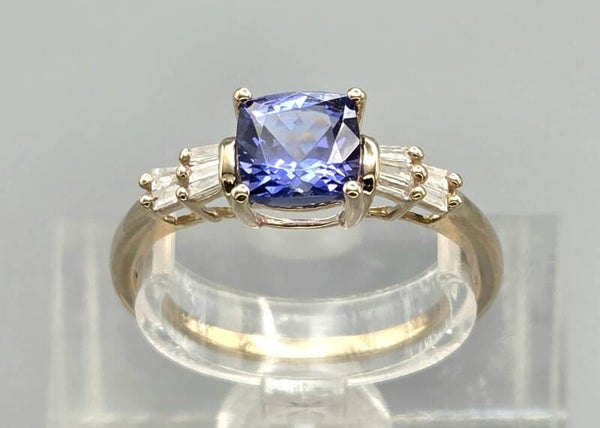 Vintage ring met edelsteen tanzaniet en diamanten. 2026/454