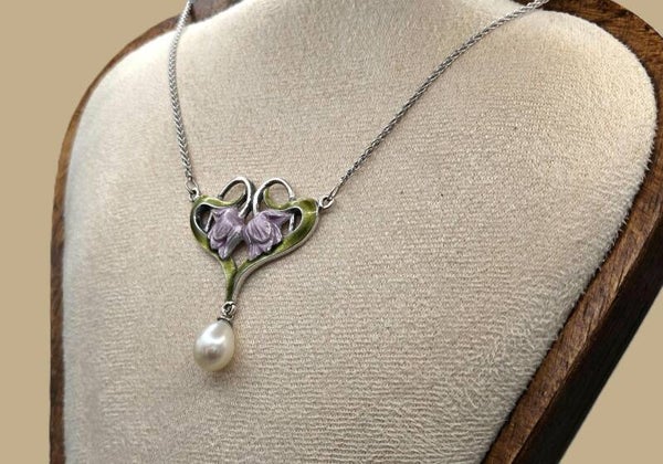 Zilveren Jugendstil ketting met emaile tulpenhanger en parel. 2026/451