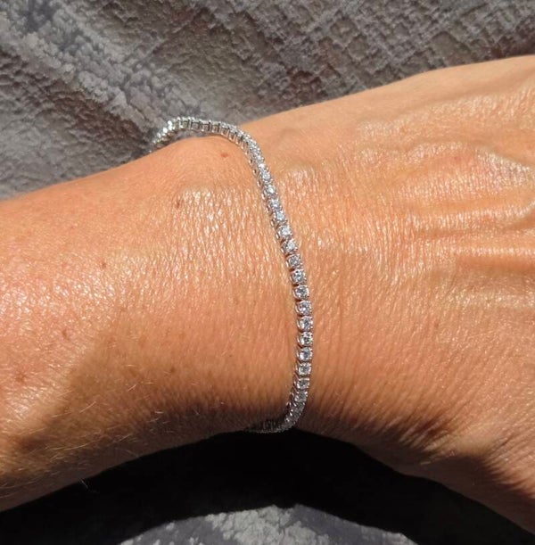 9 Karaat tennisarmband met 3.00 ct labgrown diamanten. 2026/465