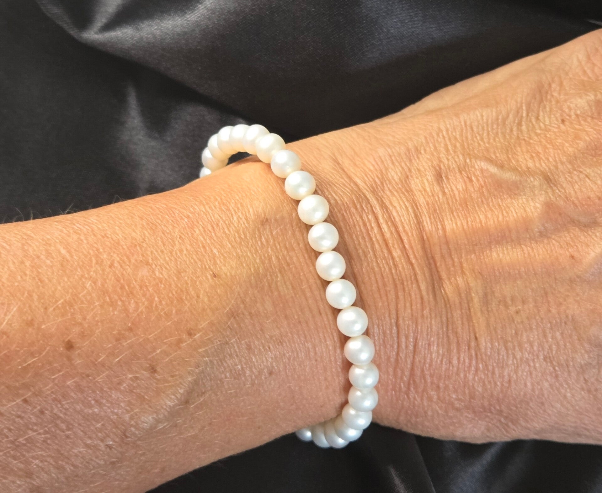 Zilveren Armband met Zoetwaterparels. 2026/471