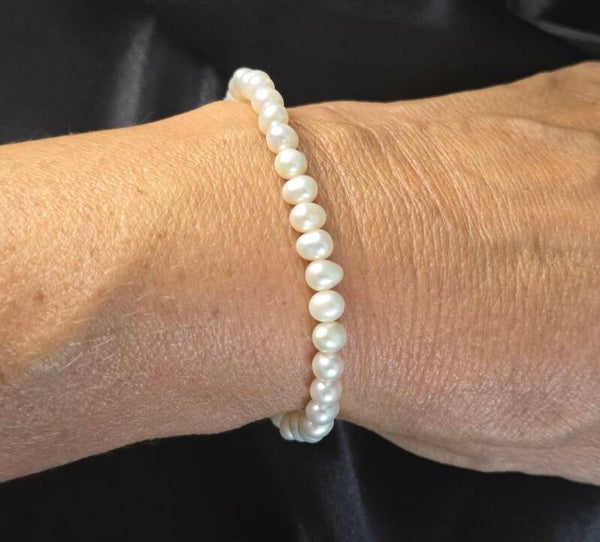 Zilveren Armband met Zoetwaterparels. 2026/484