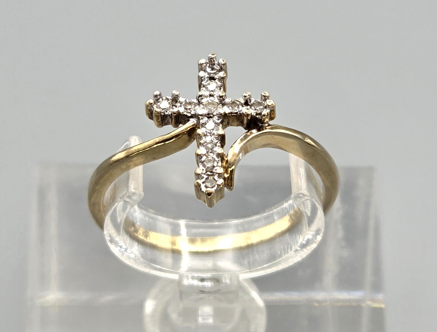 Vintage kruisje ring met diamanten. 2026/474