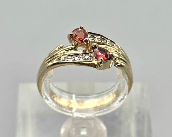 Vintage ring met edelsteen rode saffier en diamant.  2026/504