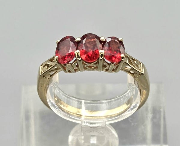 Vintage ring met edelstenen rode saffier. 2026/494