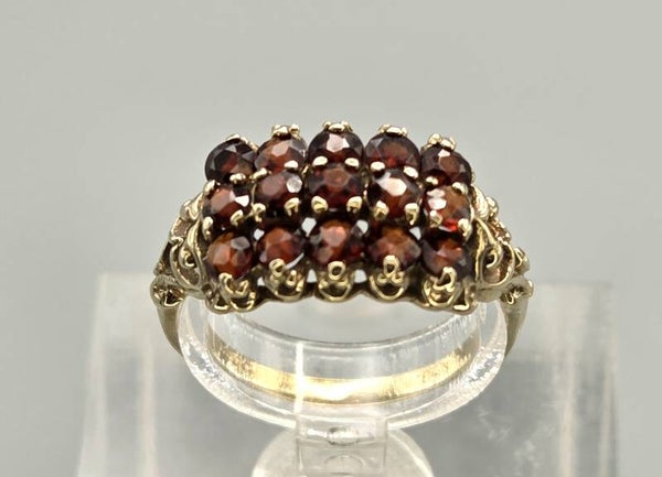 Vintage ring met edelsteen granaat. 2026/501