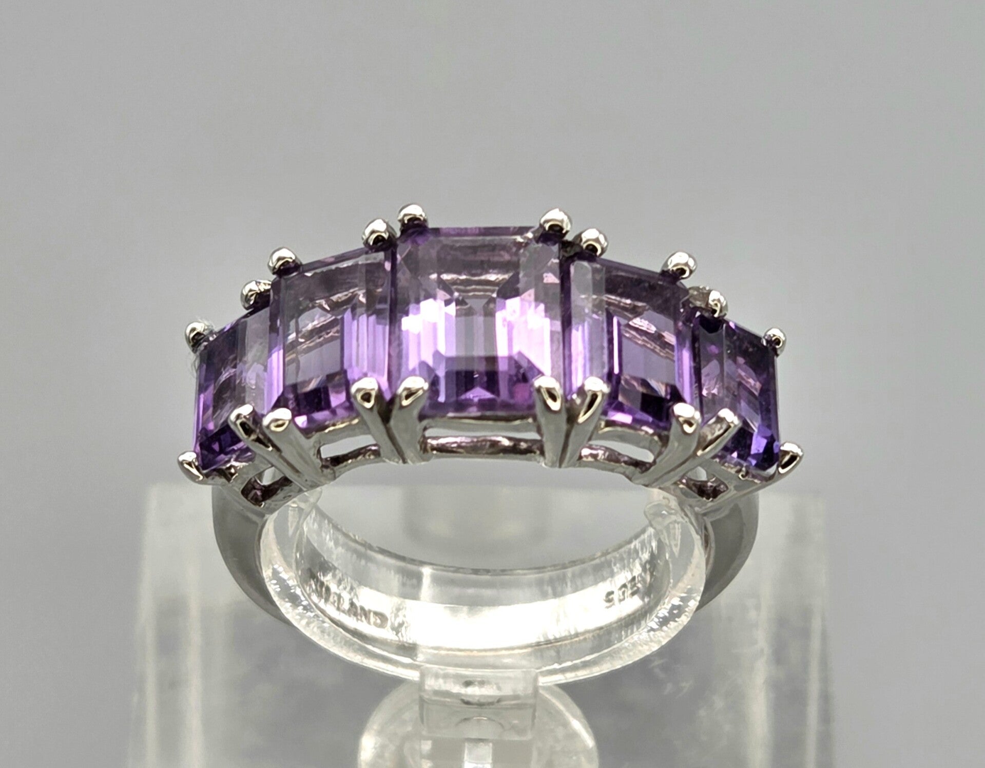 Vintage ring met edelstenen amethist. 2026/532