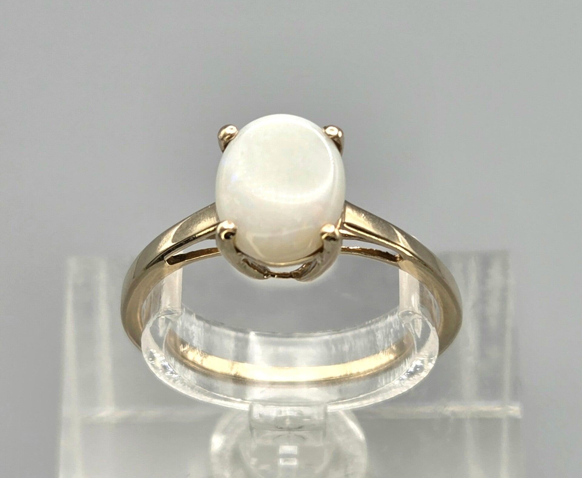 Vintage ring met edelsteen opaal. 2026/531