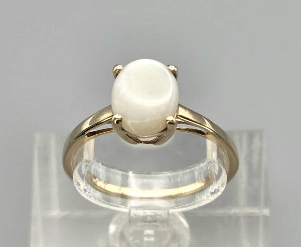 Vintage ring met edelsteen opaal. 2026/531