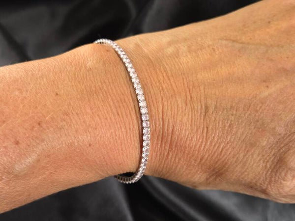 Zilveren stretch tennis bracelet met rozekwarts zirkonia's. 2026/521