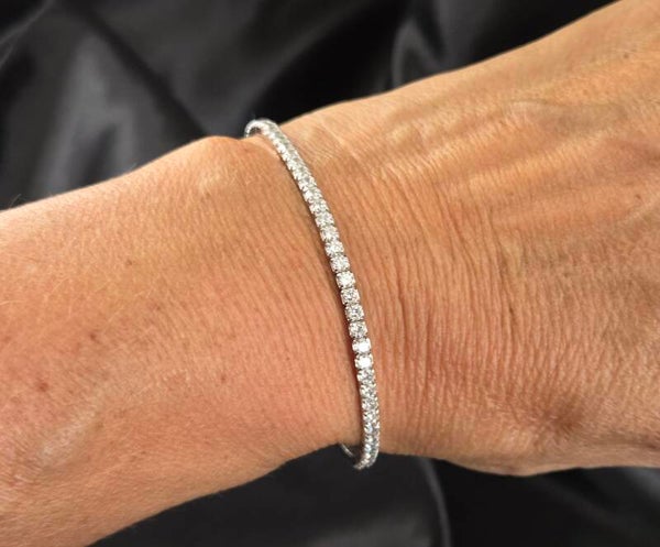 Zilveren stretch tennis bracelet met zirkonia's. 2026/524