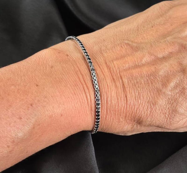 Zilveren stretch tennis bracelet met onyx zirkonia's. 2026/529