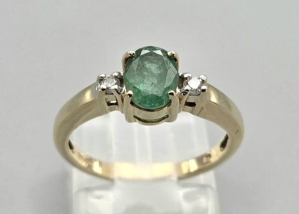 Vintage ring met edelsteen smaragd en diamanten.2026/539
