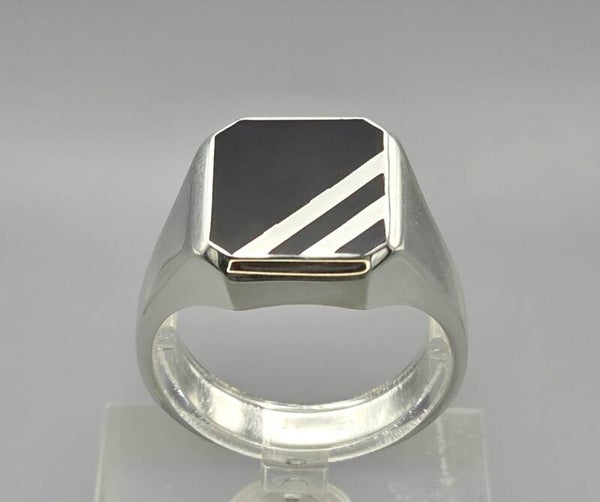 Zilveren massieve heren zegelring met onyx. 2026/548
