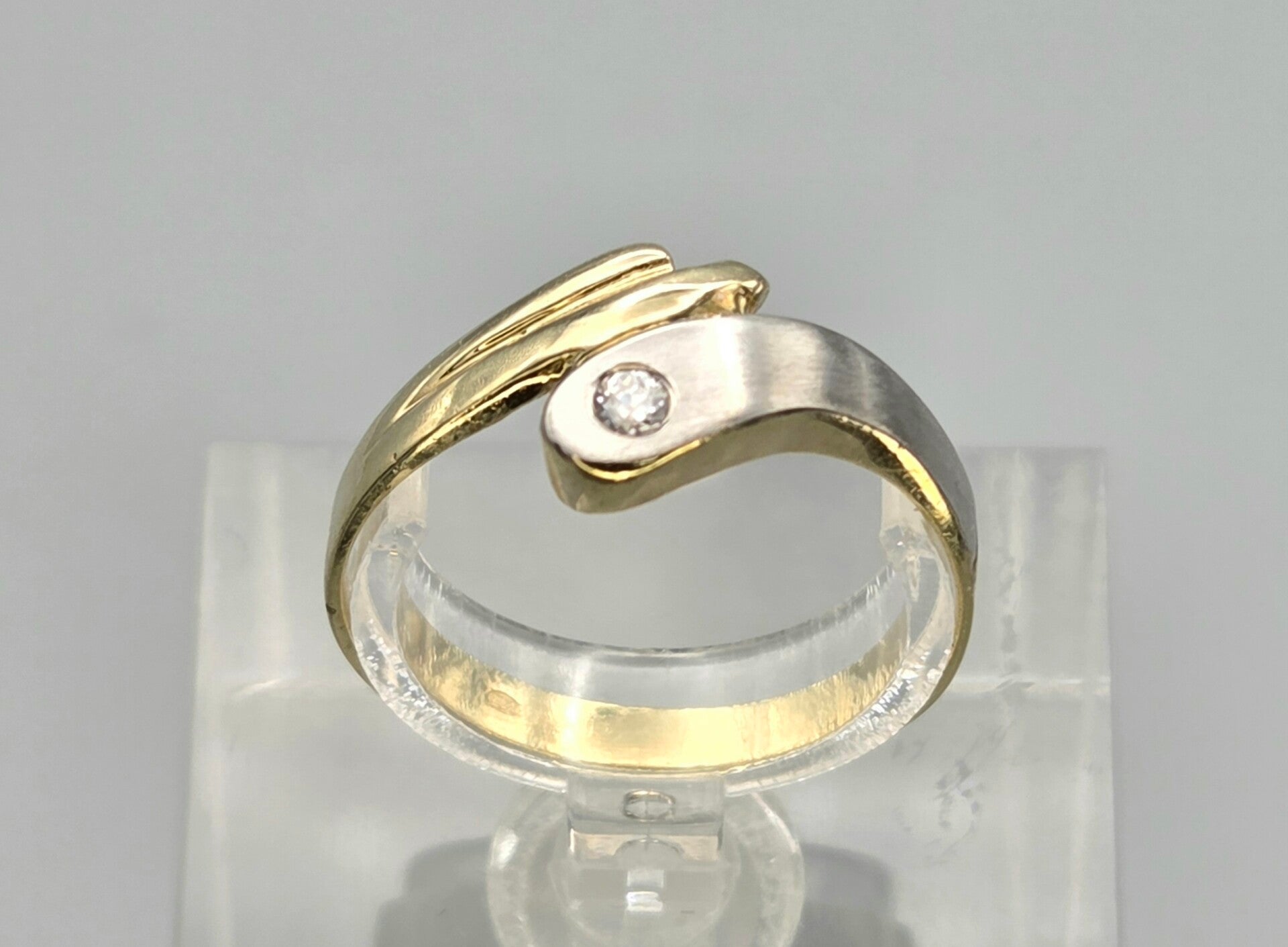 Vintage design bi-color ring met zirkonia. 2026/555