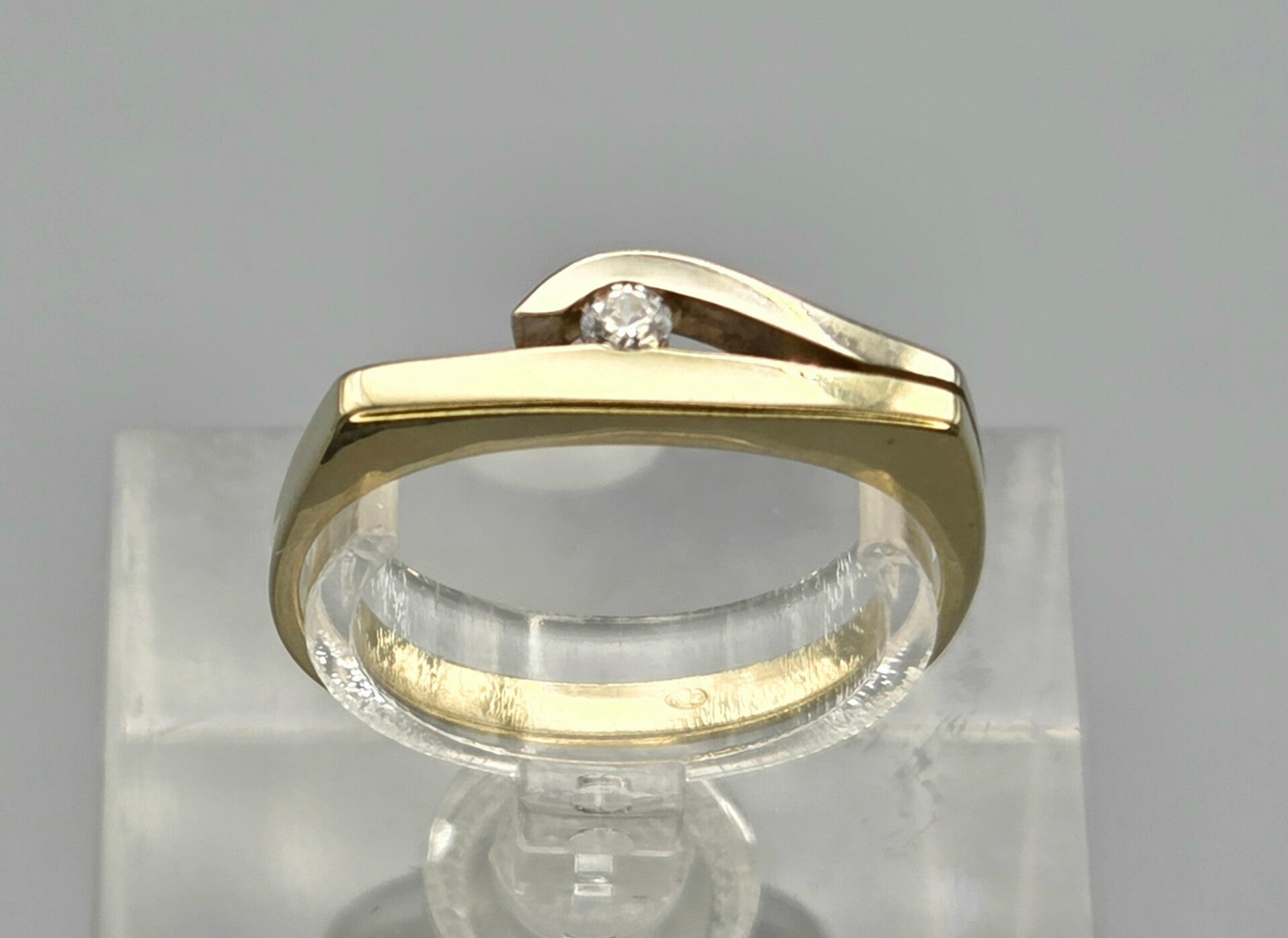 Vintage design bi-color ring met zirkonia. 2026/560