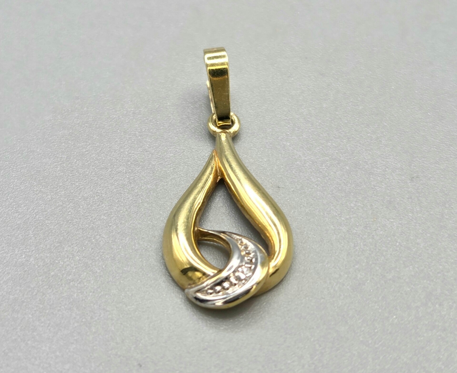 Vintage gouden bi-color cliphanger met diamant. 2026/575