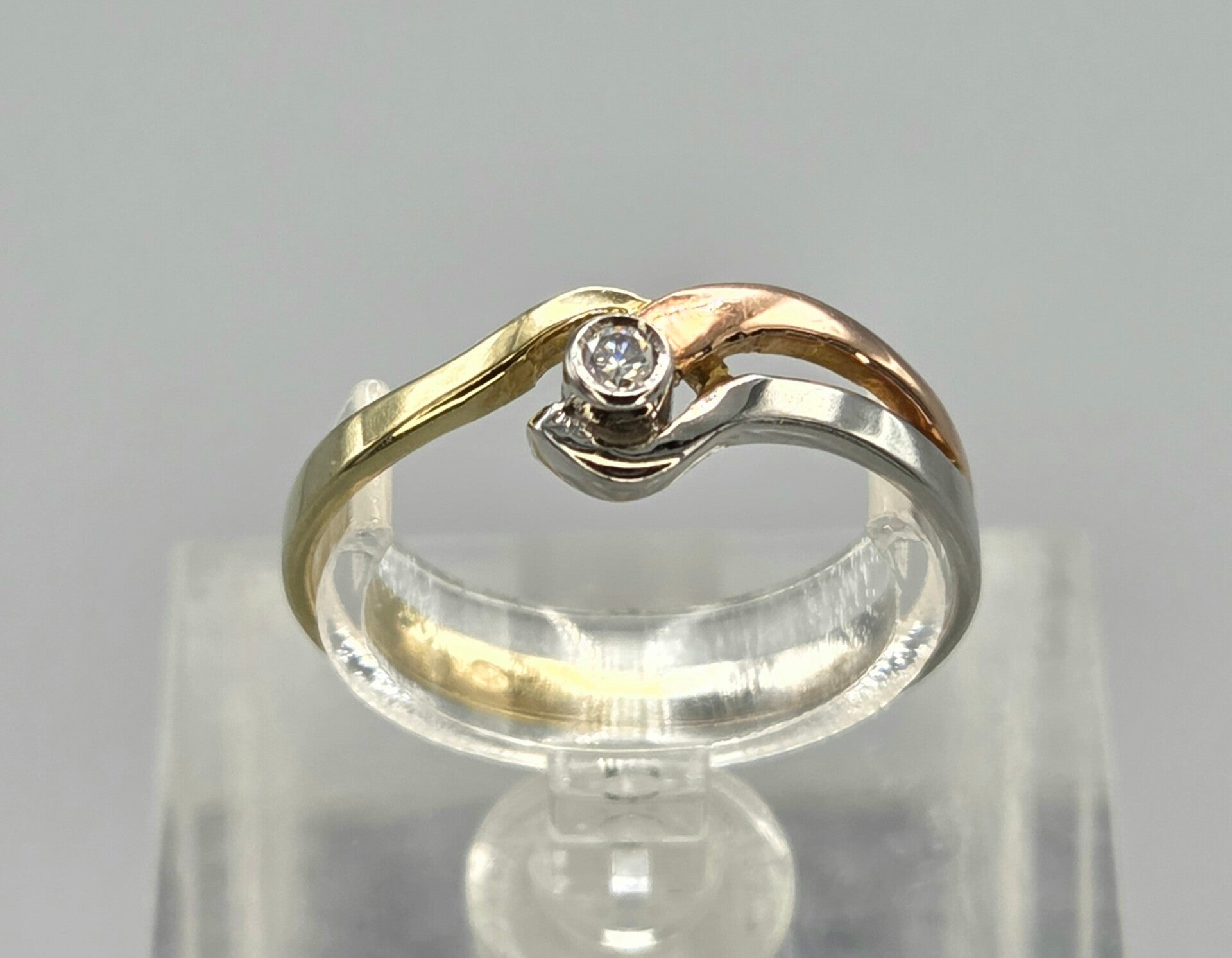 Vintage design tri-color ring met zirkonia. 2026/569