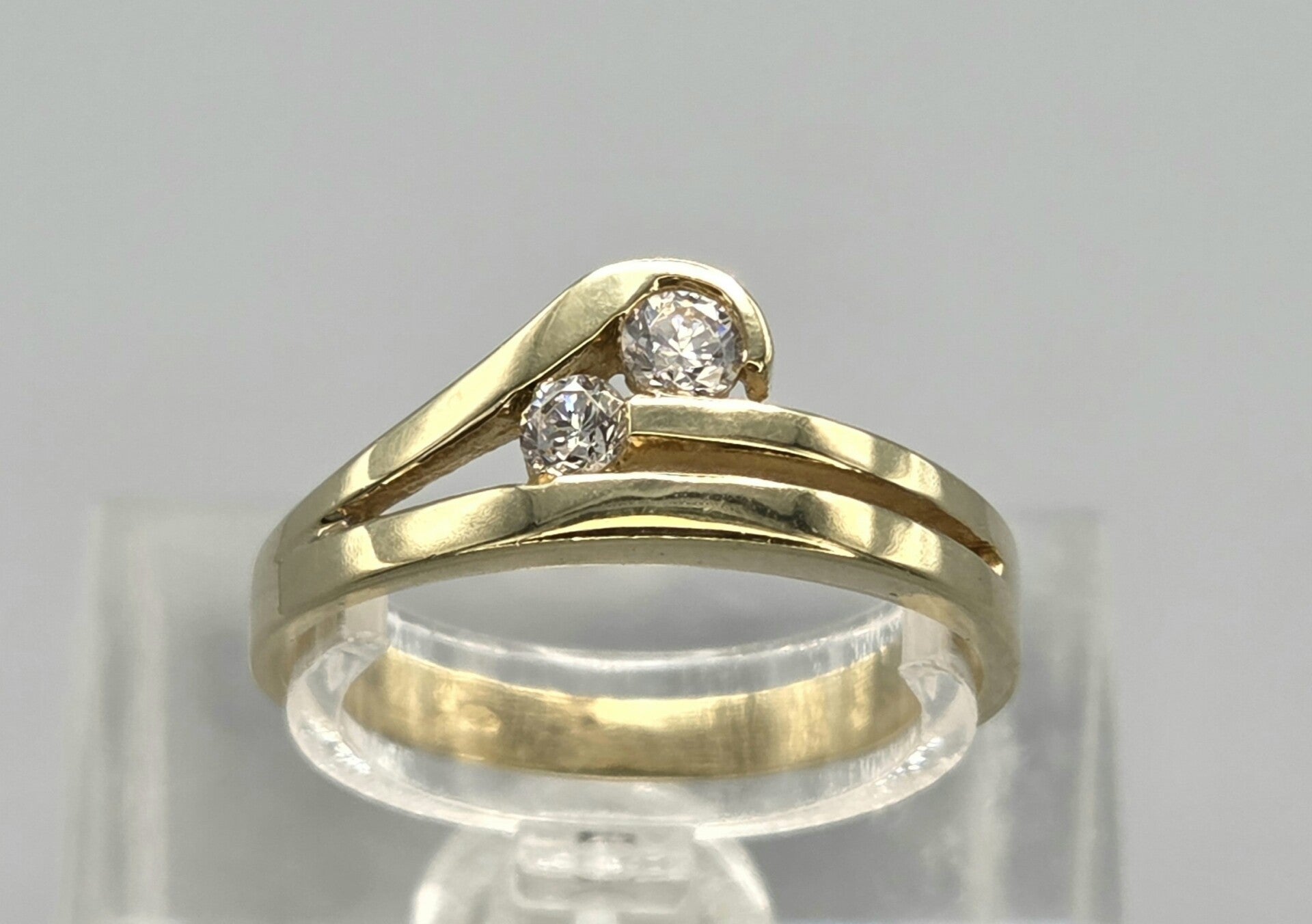 Vintage design bi-color ring met 2x zirkonia. 2026/573