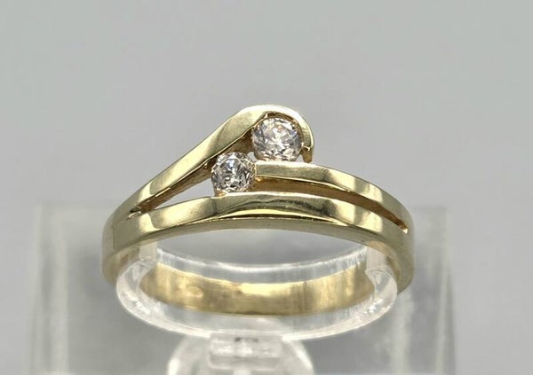 Vintage design bi-color ring met 2x zirkonia. 2026/573