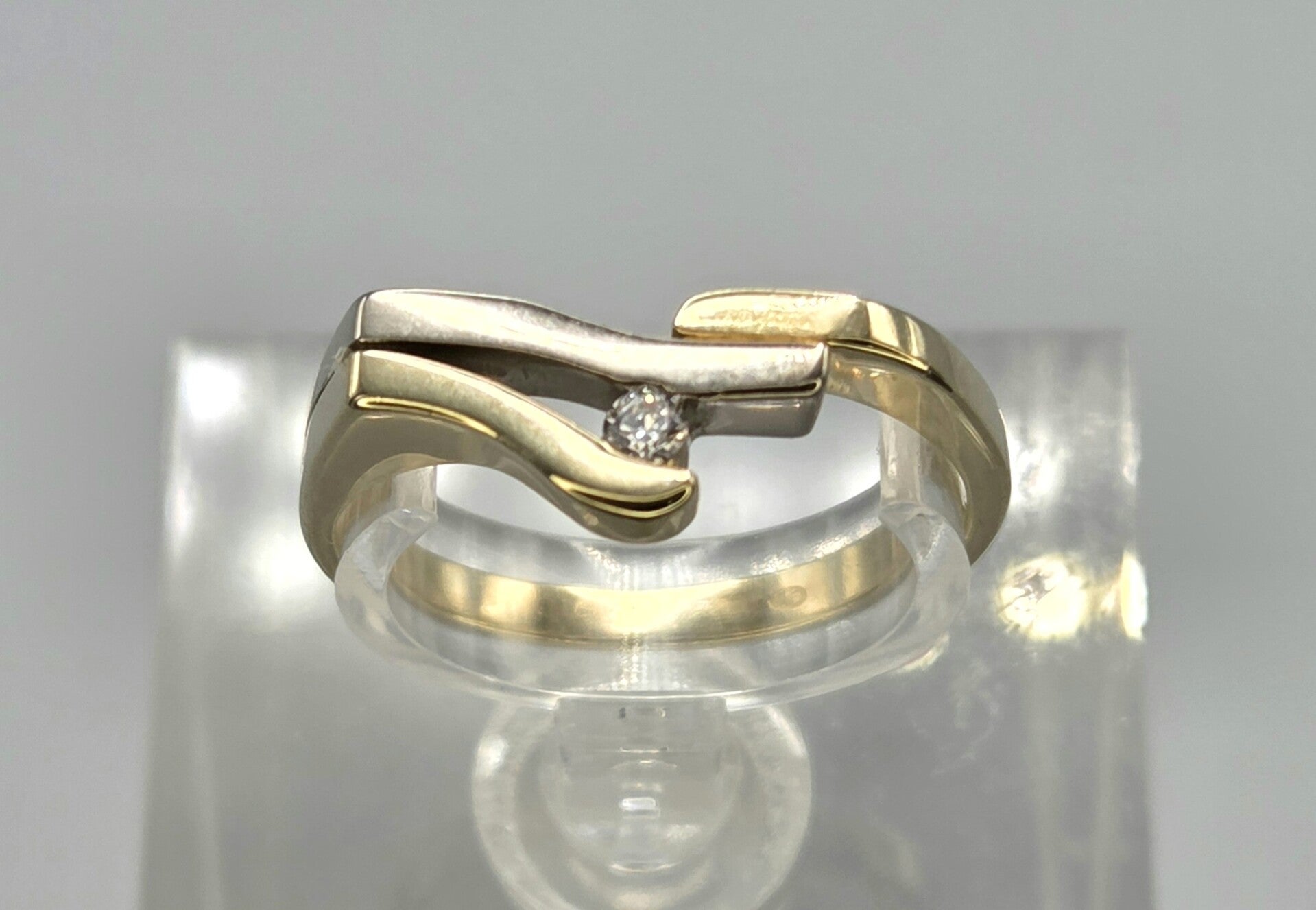 Vintage design bi-color ring met zirkonia. 2026/563