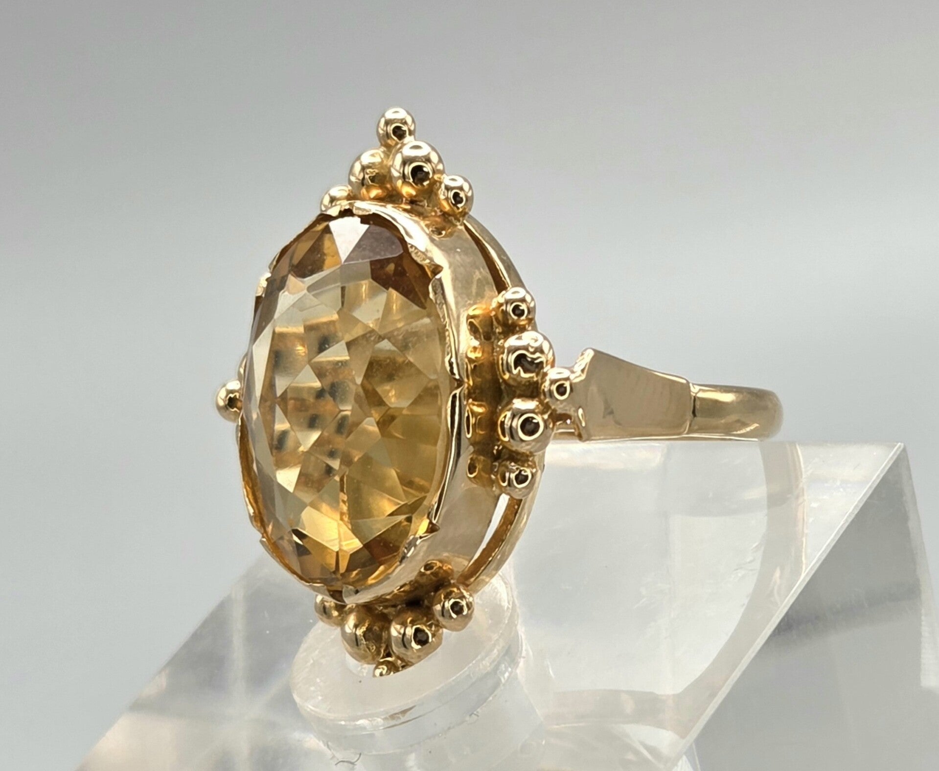 Vintage design ring met edelsteen gele topaas. 2026/561