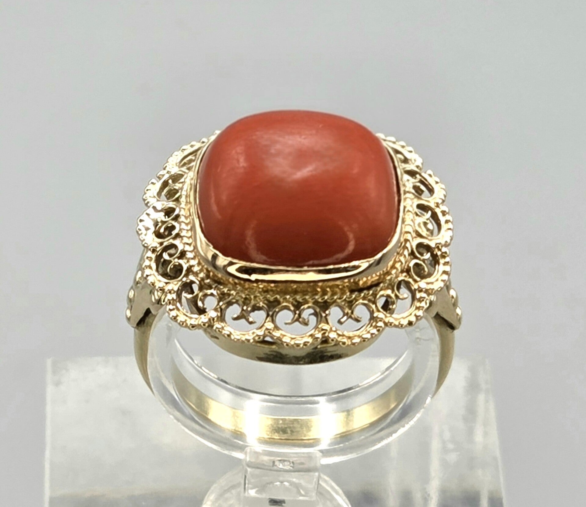 Vintage design ring met bloedkoraal. 2026/578