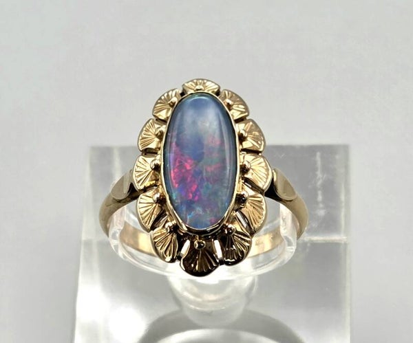 Vintage ring met  edelsteen australische opaal. 2026/580