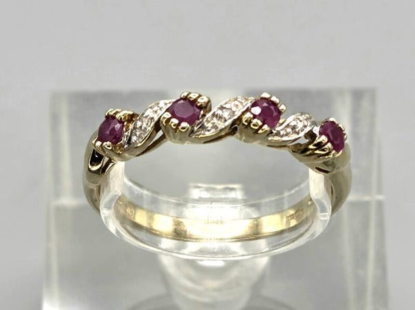 Vintage ring met edelstenen robijn en diamanten. 2026/586