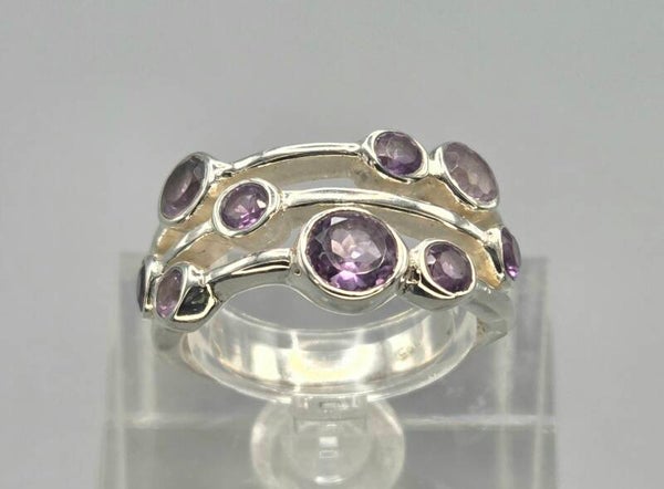 Zilveren ring met edelstenen amethist. 2026/664