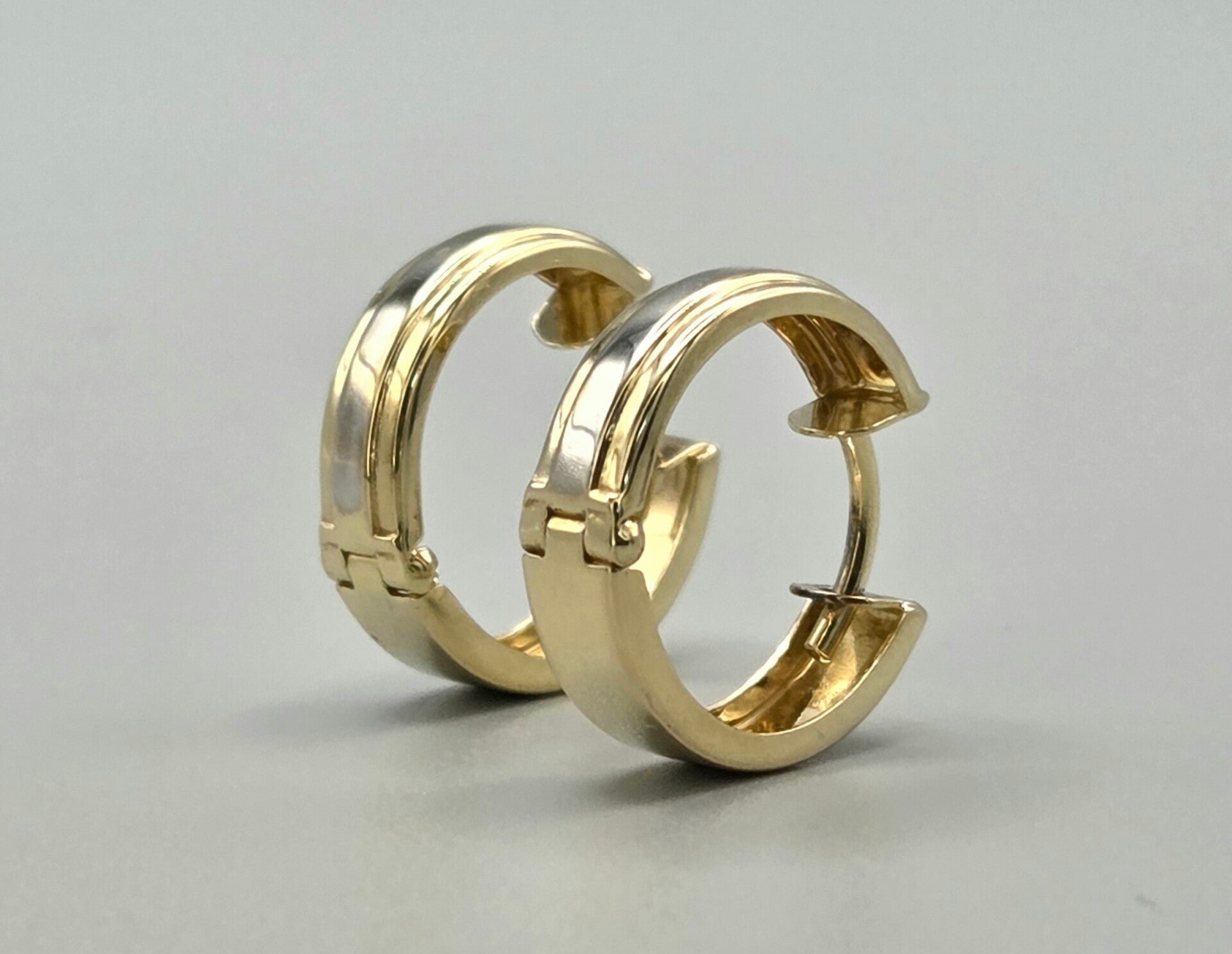 Vintage gouden bi-color oorbellen. 2026/605