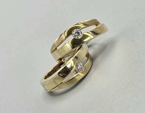 Vintage gouden klapcreolen met zirkonia. 2026/592