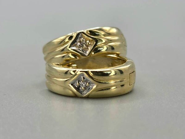 Vintage gouden klapcreolen met ca. 0.02 ct diamanten. 2025/602
