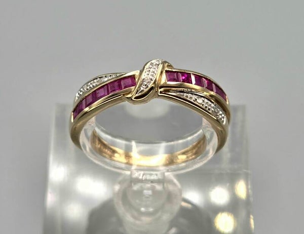 Vintage crossover ring met edelsteen robijn en diamant.  2026/606