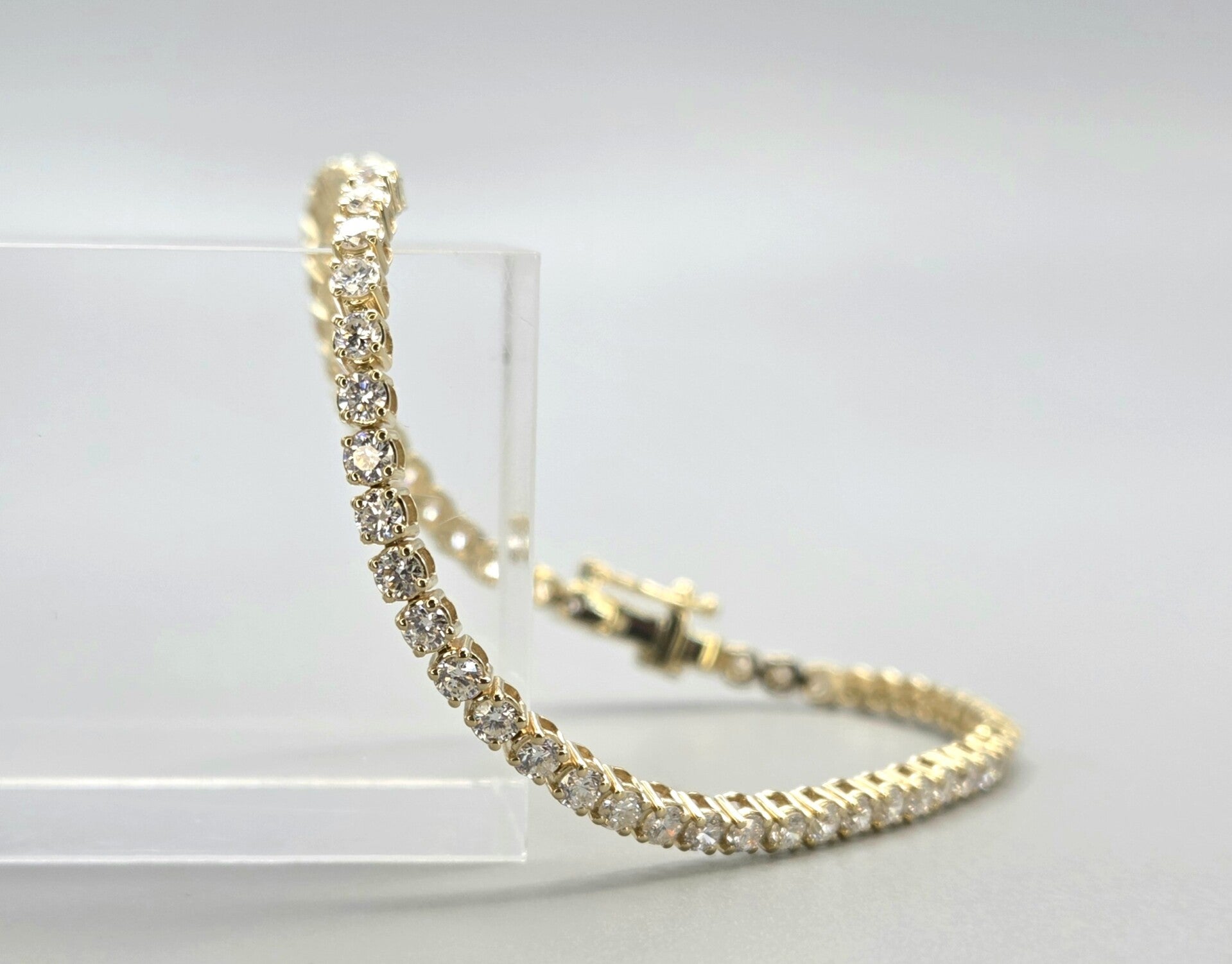 Vintage tennisarmband met 3.00 Caraat diamanten. 2026/604