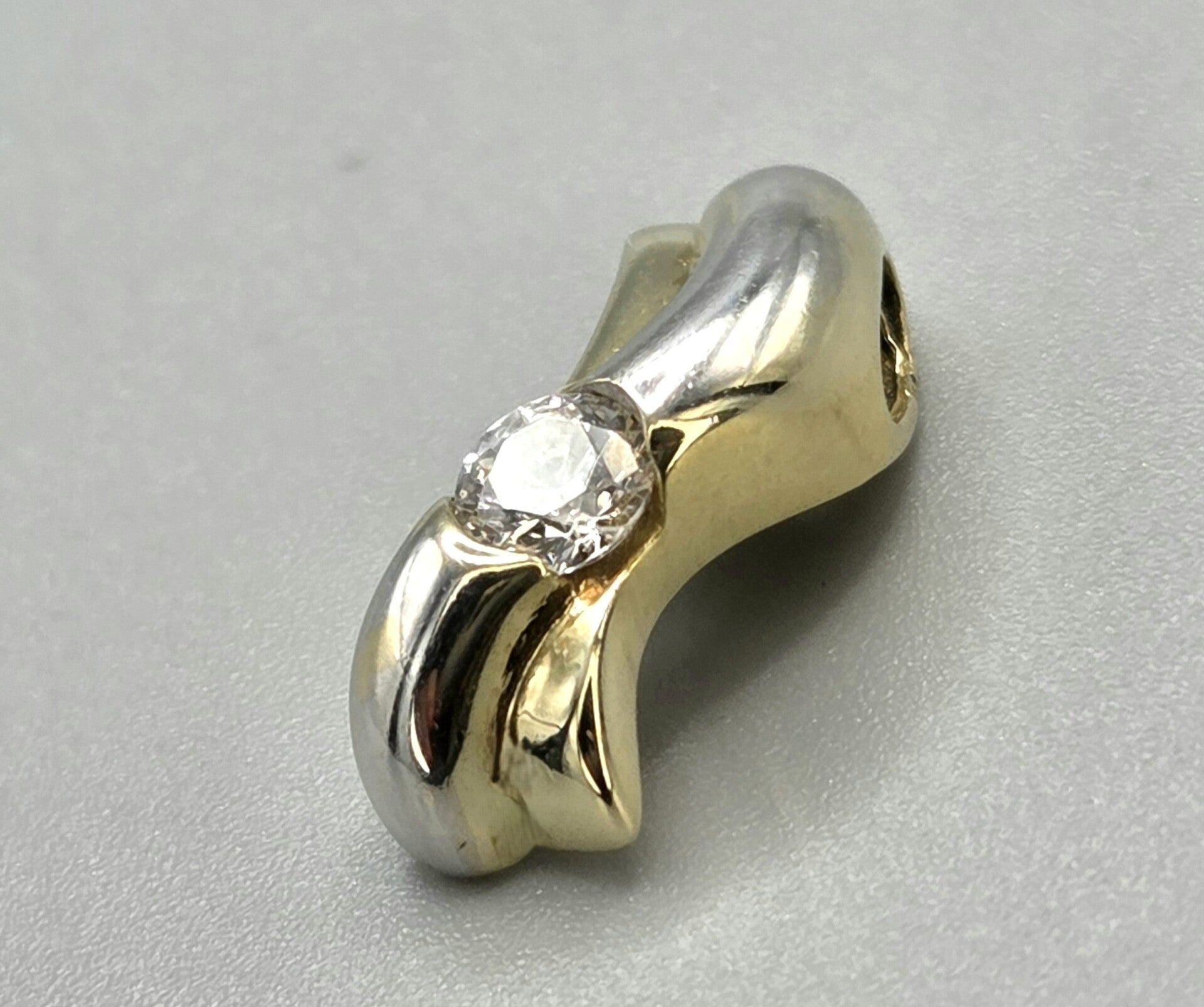 Vintage gouden bi-color hanger met zirkonia. 2026/628