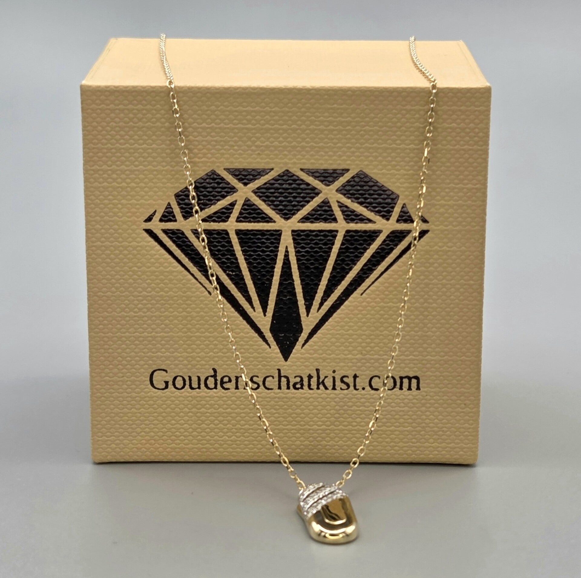 Vintage gouden ketting met bi-color hanger en diamanten. 2026/653