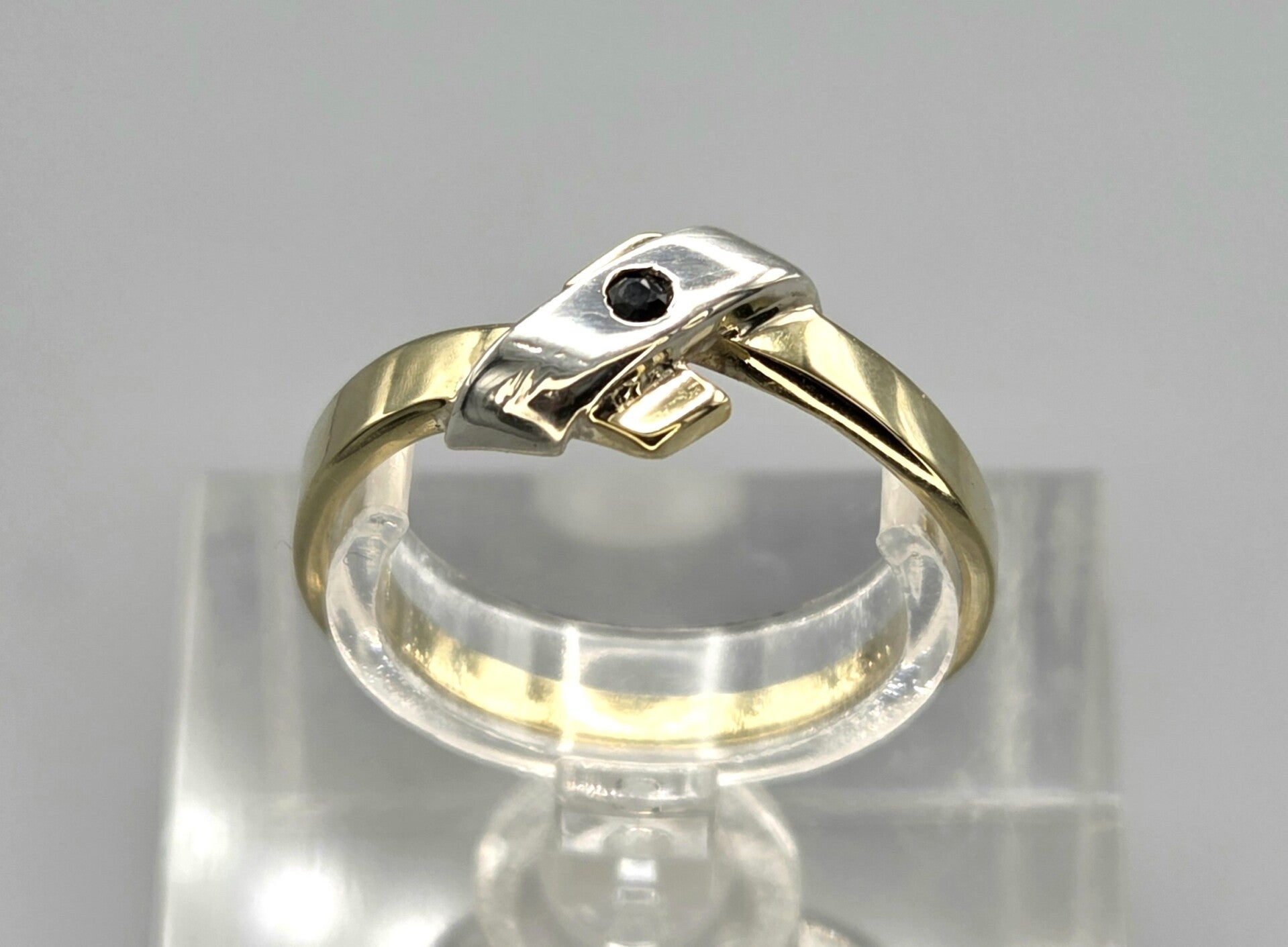 Vintage design bi-color ring met saffier. 2026/673